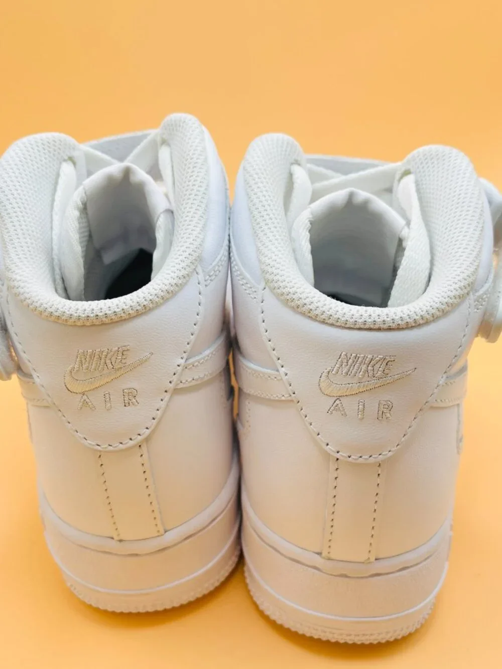 Nike Women's Air Force 1 '07 Mid Top 